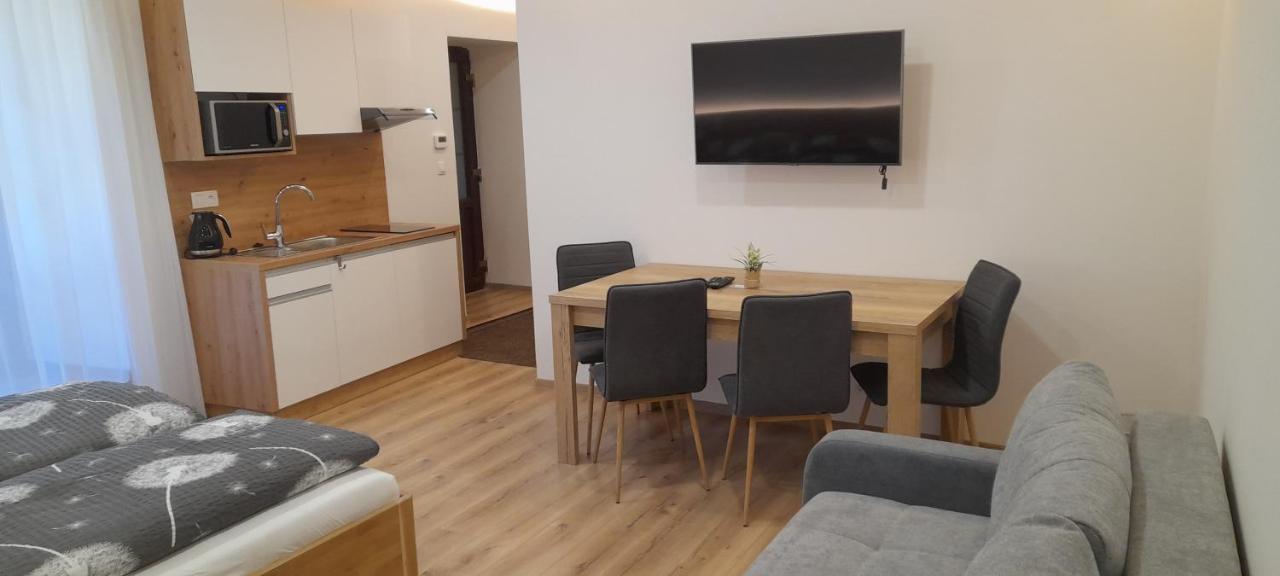 Apartmany Lumi Velky Slavkov Ngoại thất bức ảnh
